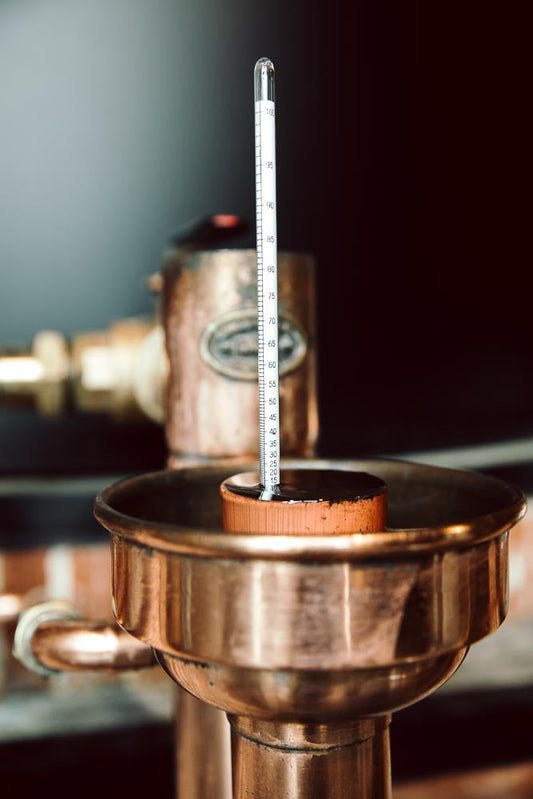 p.024, La disttillerie de whisky