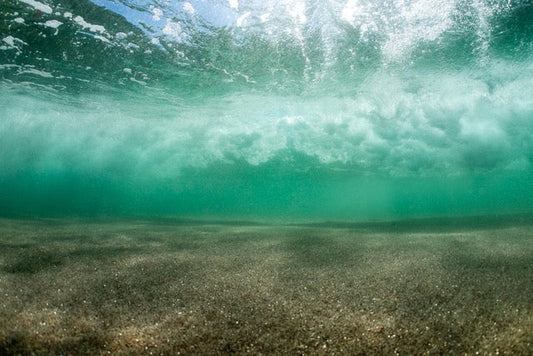 p.008, Mouvements de sable dans les vagues des Blancs Sablons – Finistère.
