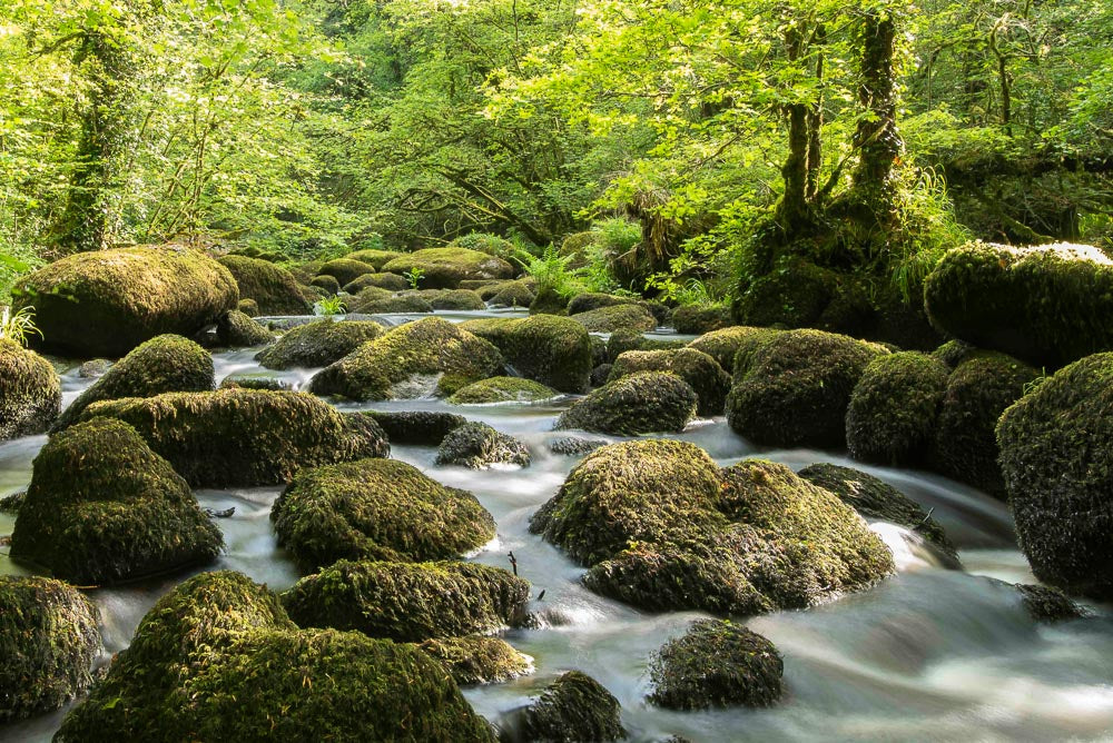 p.022, Le chaos rocheux de Toul-Goulic au milieu duquel serpente le Blavet, Côtes d'Armor.
