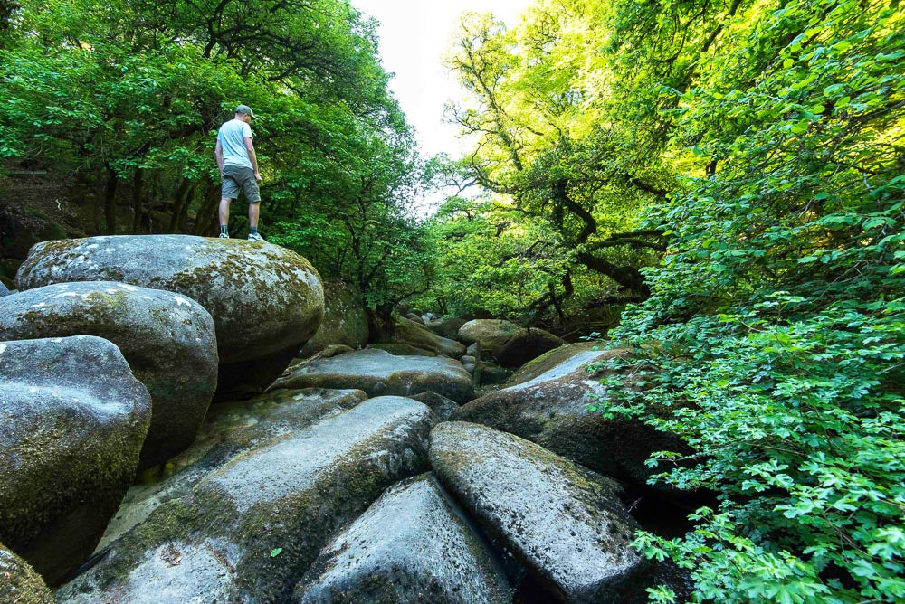 p.024, Le chaos rocheux de Toul-Goulic au milieu duquel serpente le Blavet, Côtes d'Armor.