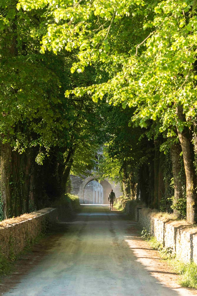 p.041, L'arrivée sur l'Abbaye de Bon-Repos,Côtes d'Armor.