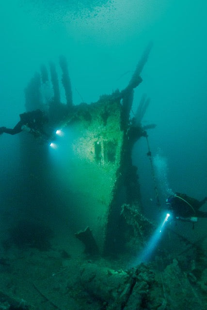 p.075, Étrave impressionnante du cargo Saracen, coulé en décembre 1917. Chenal de la Helle – Finistère.