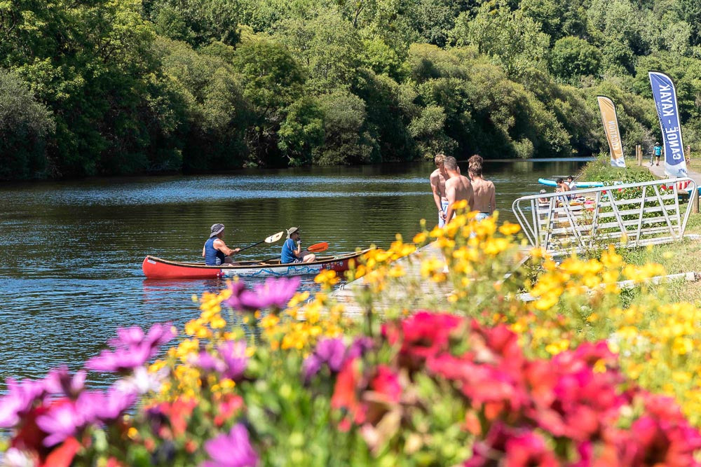 p.079, La base de loisirs du petit port fluvial de Saint-Nicolas des Eaux.