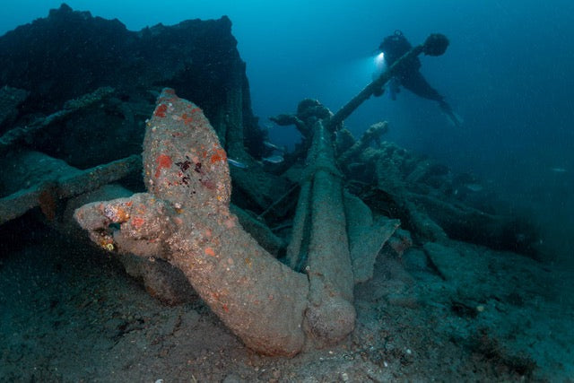 p.066, Ancre à jas de l’épave du Colombian coulé en janvier 1865. Chenal de la Helle – Finistère.