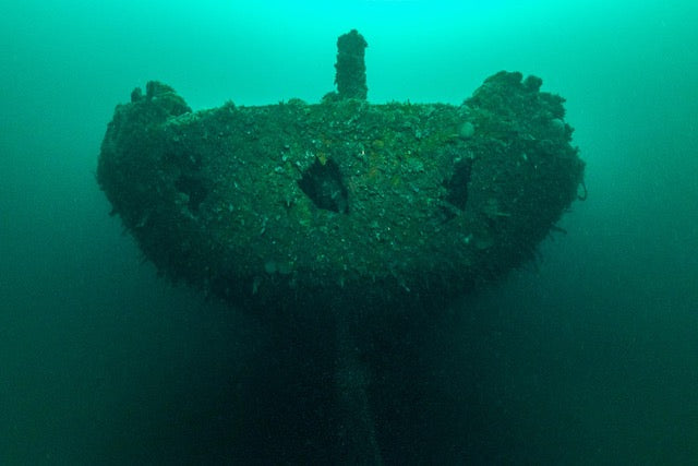 p.068, Poupe de l’épave du cargo Saracen, coulé en décembre 1917. Chenal de la Helle – Finistère.